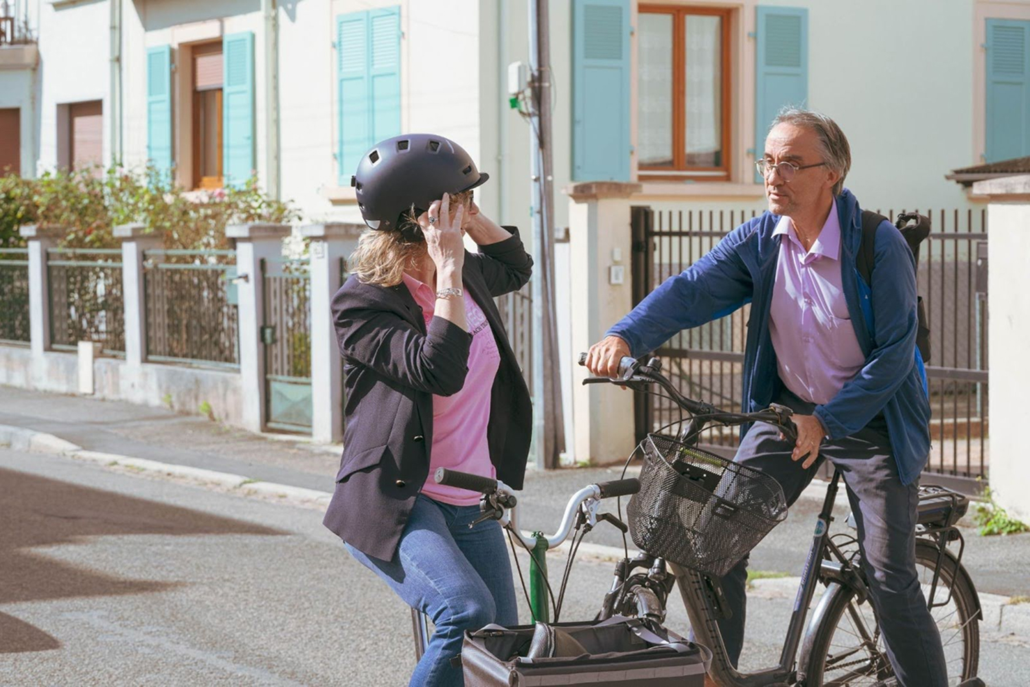 2 personnes sur des vélos